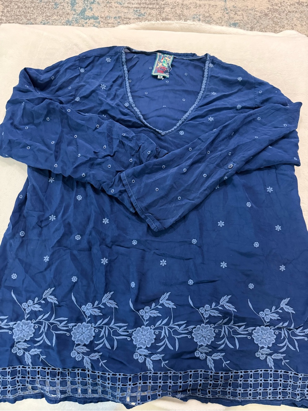 Johnny was -long sleeve tunic eyelet top floral embroidery Plus Size 1X D74